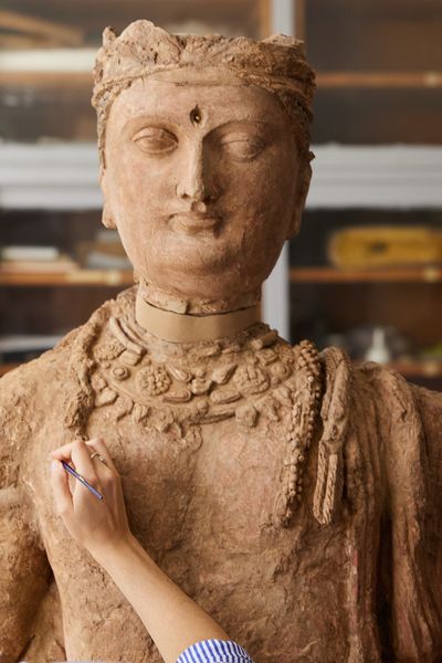 Parij ko'rgazmasi uchun artefaktlar restavratsiya qilindi. Ular orasida Katta Langar Qur'oni ham bor