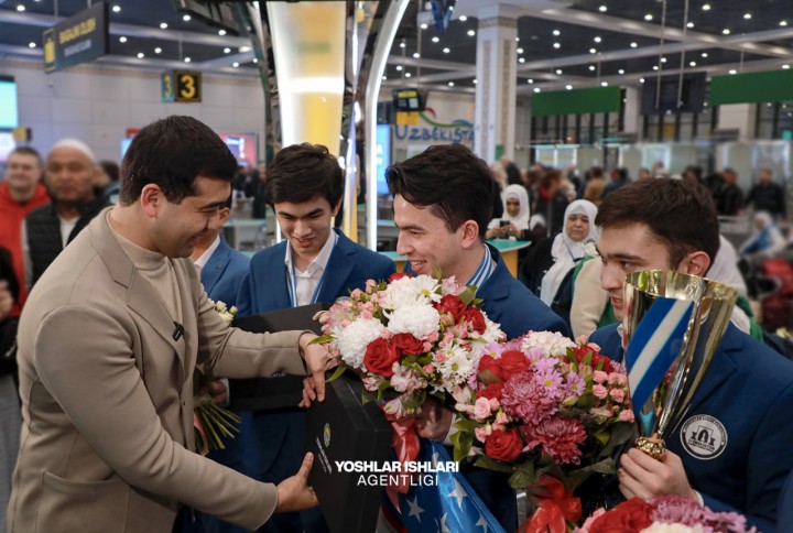 Jahon chempionatida kumush medalni qo'lga kiritgan O'zbekiston shaxmat jamoasi tantanali kutib olindi (foto) Jahon chempionatida kumush medalni qo'lga kiritgan O'zbekiston shaxmat jamoasi tantanali kutib olindi (foto)