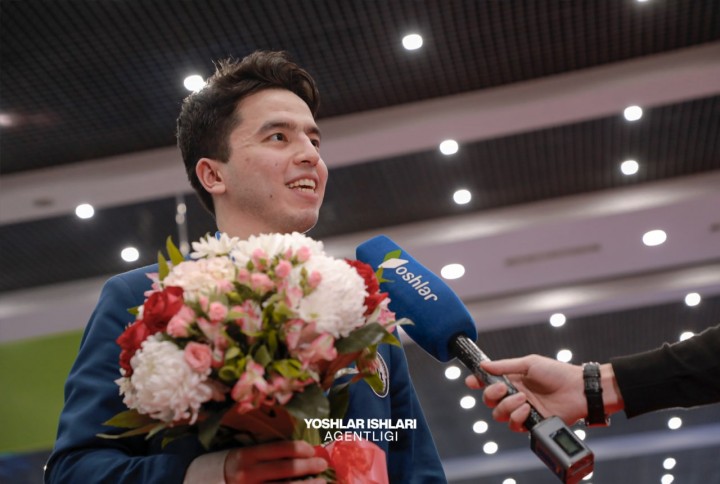 Jahon chempionatida kumush medalni qo'lga kiritgan O'zbekiston shaxmat jamoasi tantanali kutib olindi (foto) Jahon chempionatida kumush medalni qo'lga kiritgan O'zbekiston shaxmat jamoasi tantanali kutib olindi (foto)