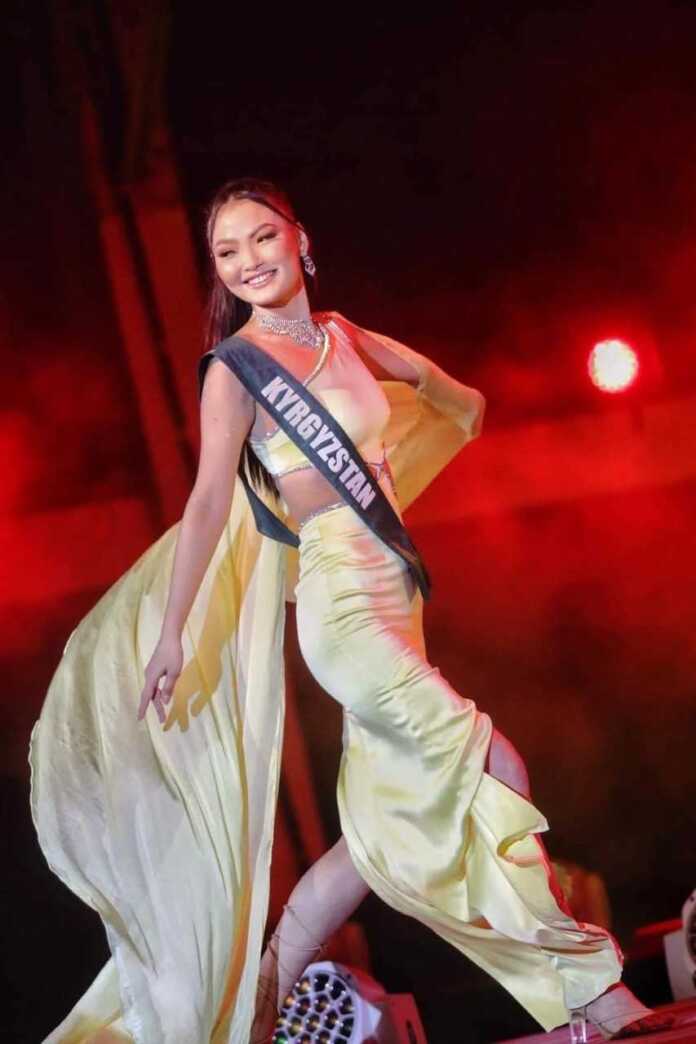 Qirg'izistonlik model Ayjan Chanacheva Manilada bo'lib o'tgan “Miss Earth” oraliq tanlovida “Miss congeniality” unvonini qo'lga kiritdi