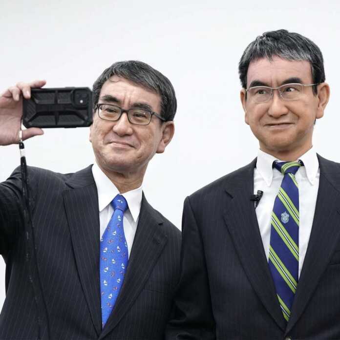 Yaponiyada olimlar vazirning ko'p ish qilishi uchun uning nusxasini yaratdilar Yaponiyada olimlar vazirning ko'p ish qilishi uchun uning nusxasini yaratdilar