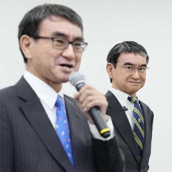 Yaponiyada olimlar vazirning ko'p ish qilishi uchun uning nusxasini yaratdilar Yaponiyada olimlar vazirning ko'p ish qilishi uchun uning nusxasini yaratdilar