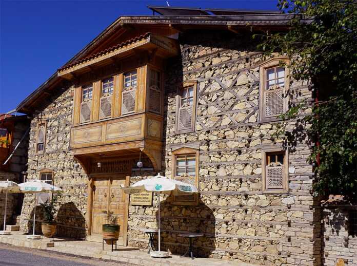 Antaliyaning 350 yillik arxitektura durdonasi: Tugmali uylar