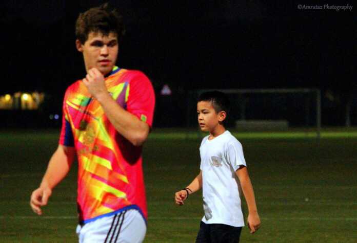 Nodirbek amaldagi Jahon chempionini mag'lub etganidan so'ng tarmoqlarda ajoyib suratlar tarqalmoqda (+foto) Nodirbek amaldagi Jahon chempionini mag'lub etganidan so'ng tarmoqlarda ajoyib suratlar tarqalmoqda (+foto)