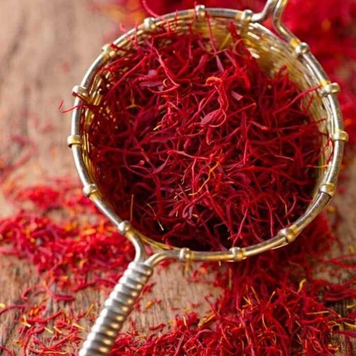 Agar sizda stress va tushkunlik bo'lsa zafaron choyini iching.