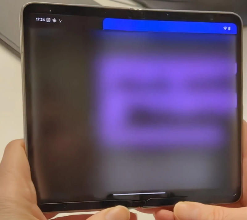 Google Pixel Fold buklanuvchi smartfoni birinchi marta videoda paydo bo'ldi Google Pixel Fold birinchi buklanadigan smartfonini ko'rdi in video0