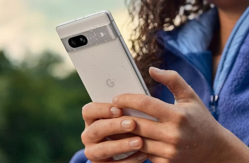 Google Pixel 7a — smartfonni taqdim etdi. flagman chipi va kichik ekrani bilan 499 dollarga 1