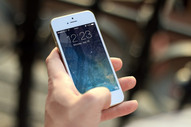 Apple iPhone’ni sun’iy ravishda sekinlashtirgani uchun 2 milliard dollarlik da’voni rad etdi Apple iPhone sekinlashuvi bo'yicha 2 milliard dollarlik da'voni rad etdi