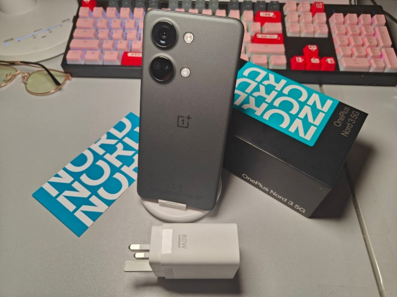 OnePlus Nord 3 smartfoni jonli suratlarda namoyon bo‘ldi OnePlus Nord 3 smartfoni jonli fotosuratlarda paydo bo'ldi3