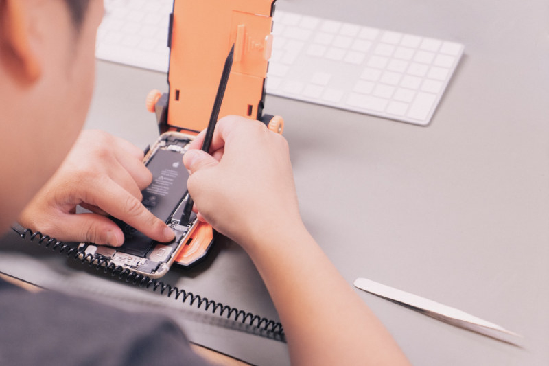 Rossiyada Apple vakolatli servis markazlari ommaviy ravishda yopila boshladi Rossiyada Apple vakolatli xizmat ko'rsatish markazlari ommaviy ravishda yopila boshladi