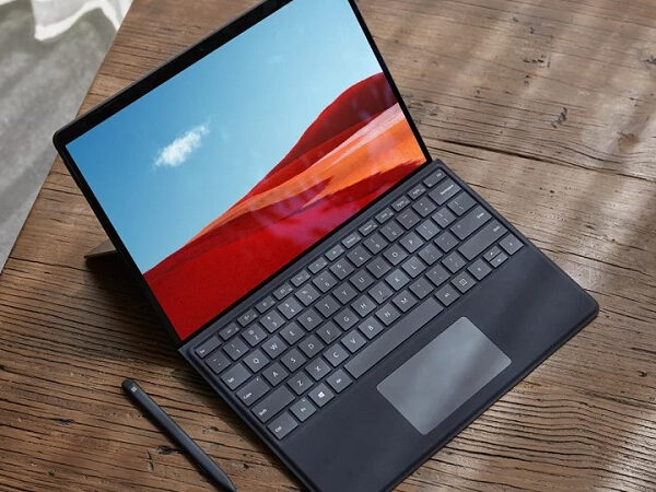 Microsoft Surface Pro-da kamerani tiklash uchun vaqtinchalik yechim topdi