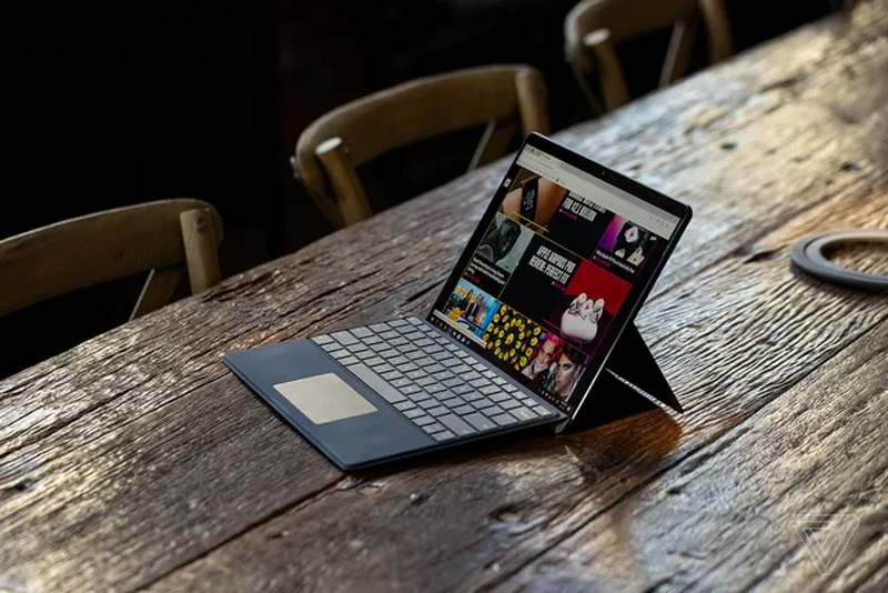 Microsoft Surface Pro X planshetlarining kameralari katta darajada buzilgan Microsoft Surface Pro X planshetlarida katta hajmdagi mavjud. buzilgan kameralar0