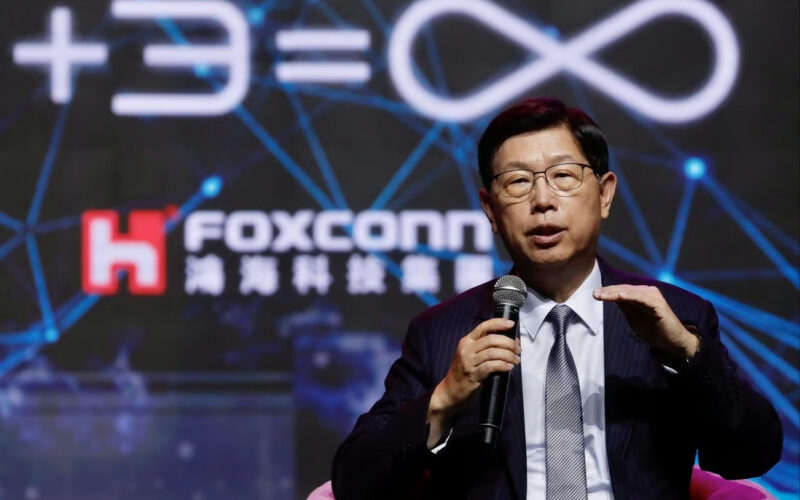 Foxconn Xitoyning Chengdu shahridagi yirik iPhone zavodini yopish niyatida emasligini aytdi