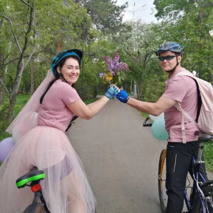 Kelin-kuyov to'y korteji o'rniga velosipedni afzal ko'rdi