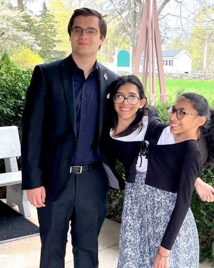 Meksikalik 22 yoshli siam-egizaklari Lupita va Karmen noodatiy tug'ilgani sababli dunyoga mashhur bo'lgan Meksikalik 22 yoshli siam-egizaklari Lupita va Karmen noodatiy tug'ilgani sababli dunyoga mashhur bo'lgan