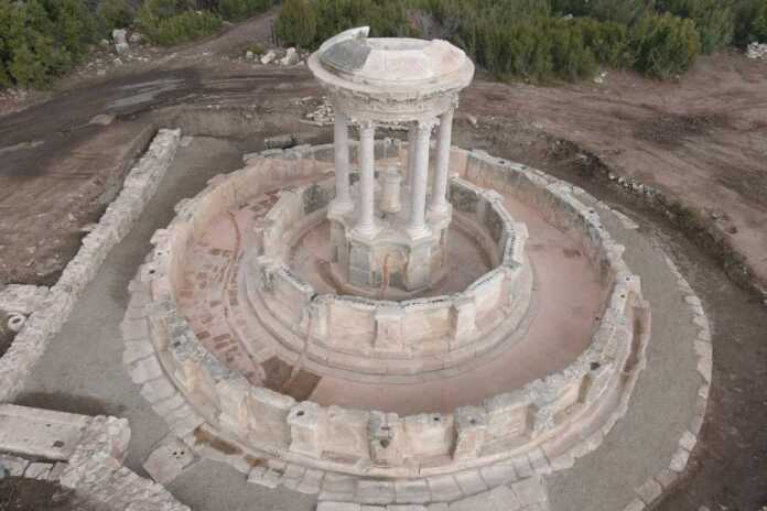 Ikki ming yillik uyqudan so'ng “Gladiatorlar shahri”dagi ulkan Kibira favvorasi yana to'lib oqmoqda