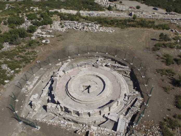 Ikki ming yillik uyqudan so'ng “Gladiatorlar shahri”dagi ulkan Kibira favvorasi yana to'lib oqmoqda