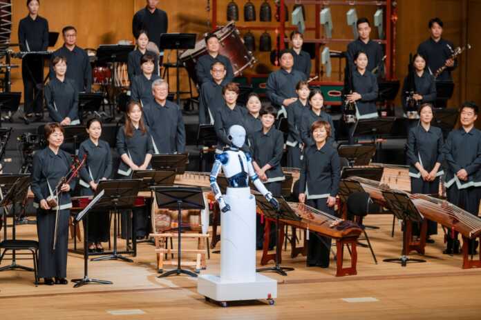 Robot dirijyor ilk bor Koreyada chiqish qildi