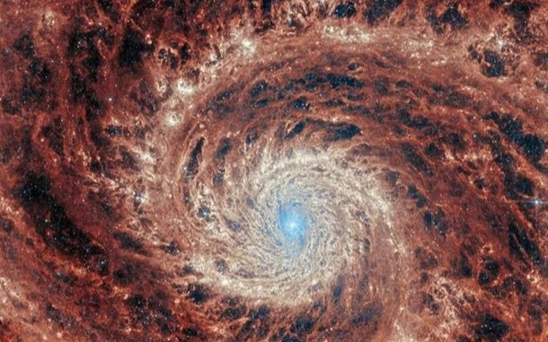 Jeyms Uebb teleskopi g'aroyib galaktikani suratga oldi
