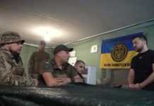 Farrosh belkurak va supurgi bilan qorga chizgan rasmlar Rossiyada shov-shuv bo'ldi