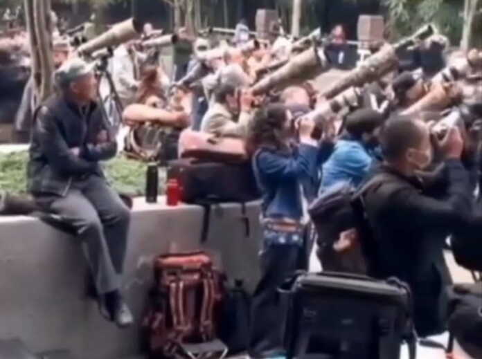 Agar xola tura bo'lmasa, dahshat!.. (Video)