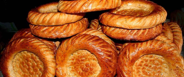 Kulchadan tortib metrlab uzunlikdagi nongacha: Tojikistonda non qanday yopiladi?4