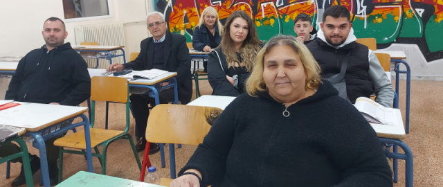 Gretsiyalik 80 yoshli otaxon maktabda o‘qimoqda Gretsiyalik 80 yoshli otaxon maktabda o‘qimoqda1