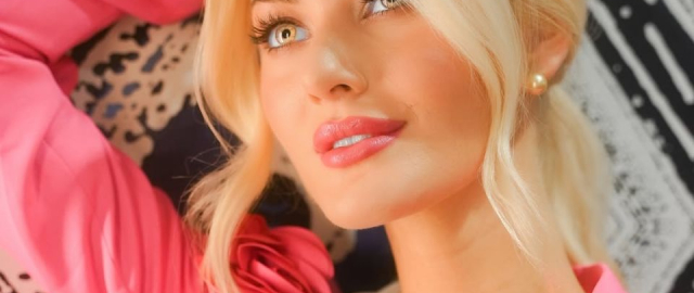 “Koinot go‘zali”dan tojni tortib olish talab qilinmoqda (foto) “Koinot go‘zali”dan tojni tortib olish talab qilinmoqda (foto)3