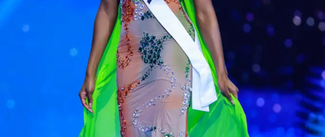 “Koinot go‘zali”dan tojni tortib olish talab qilinmoqda (foto) “Koinot go‘zali”dan tojni tortib olish talab qilinmoqda (foto)6