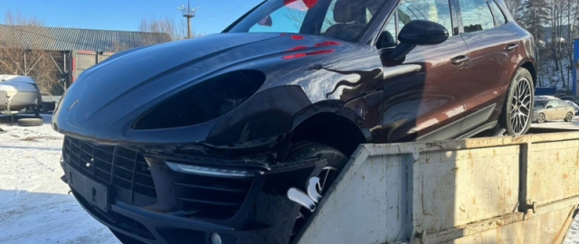 Rossiyada erkak xotiniga sovg‘a qilgan Porsche'ni axlatga tashladi Rossiyada erkak xotiniga sovg‘a qilgan Porsche'ni axlatga tashladi1