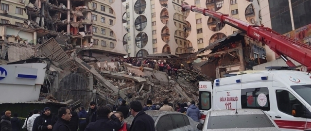 Zilziladan qo‘rqib qolgan turkiyalik erkak 2 yildan beri g‘orda yashayotganini aytdi (foto)1