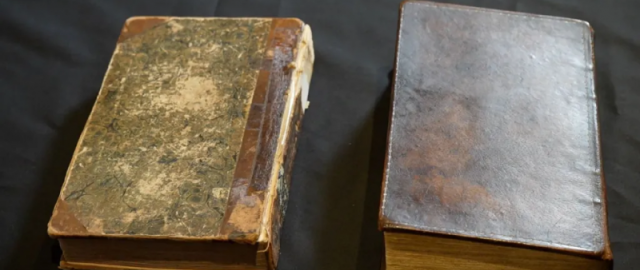 Britaniyadagi muzeydan odam terisi bilan qoplangan 200 yillik kitob topildi Britaniyadagi muzeydan odam terisi bilan qoplangan 200 yillik kitob topildi2