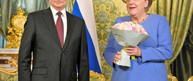 Go‘shtdan tortib svitergacha: siyosatchilar bir-biriga qanday sovg‘a beradi? Go‘shtdan tortib svitergacha: siyosatchilar bir-biriga qanday sovg‘a beradi?5