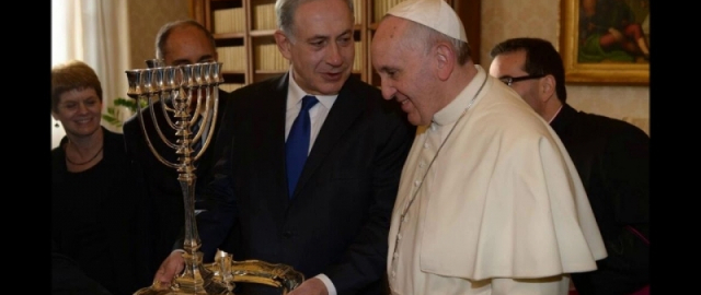 Go‘shtdan tortib svitergacha: siyosatchilar bir-biriga qanday sovg‘a beradi? Go‘shtdan tortib svitergacha: siyosatchilar bir-biriga qanday sovg‘a beradi?2