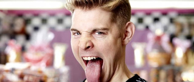 Cho‘ziluvchan teri, uzun til va ko‘zi bilan sut purkash: jahon rekordini o‘rnatgan g‘alati insonlar Cho‘ziluvchan teri, uzun til va ko‘zi bilan sut purkash: jahon rekordini o‘rnatgan g‘alati insonlar2