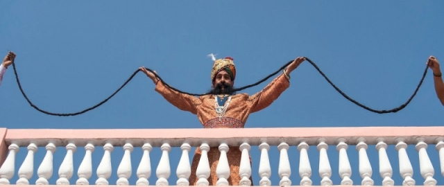 Cho‘ziluvchan teri, uzun til va ko‘zi bilan sut purkash: jahon rekordini o‘rnatgan g‘alati insonlar Cho‘ziluvchan teri, uzun til va ko‘zi bilan sut purkash: jahon rekordini o‘rnatgan g‘alati insonlar6