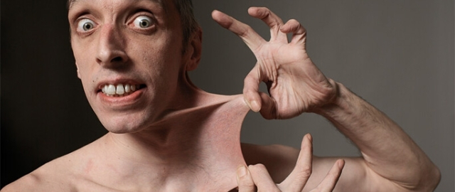 Cho‘ziluvchan teri, uzun til va ko‘zi bilan sut purkash: jahon rekordini o‘rnatgan g‘alati insonlar Cho‘ziluvchan teri, uzun til va ko‘zi bilan sut purkash: jahon rekordini o‘rnatgan g‘alati insonlar4