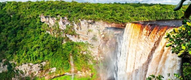 Dunyoning eng chiroyli sharsharalari: ularni tomosha qilish necha pul? Dunyoning eng chiroyli sharsharalari: ularni tomosha qilish necha pul?14