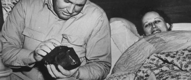 Ustiga meteorit qulagan, samolyotdan otilib ketgan, Apple’dan voz kechgan va ikki yadroviy qurol portlashidan jabrlangan – dunyodagi eng omadsiz odamlar10